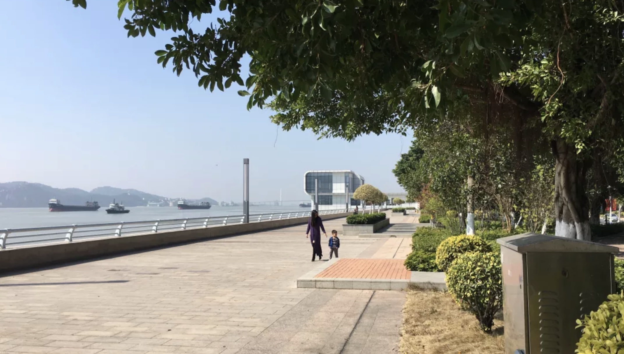 洪峰的笔记本 - 给贤哥的信 2017年的海滨路 海滨长廊